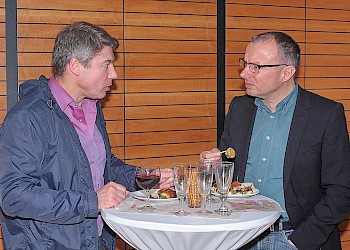 Absolventen im Gespräch; Foto: BIS LU