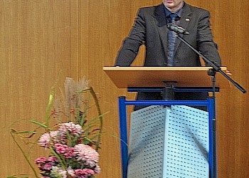Präsident der HS, Prof. Dr. Mudra, bei der Begrüßung zur 25 Jahrfeier BIS;  Foto: BIS LU